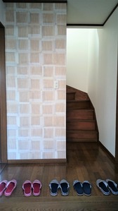 玄関アクセントクロス:貸家3号
