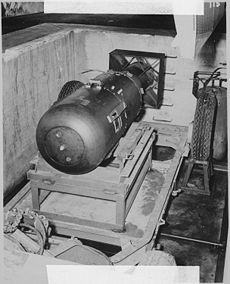 230px-Atombombe_Little_Boy_2