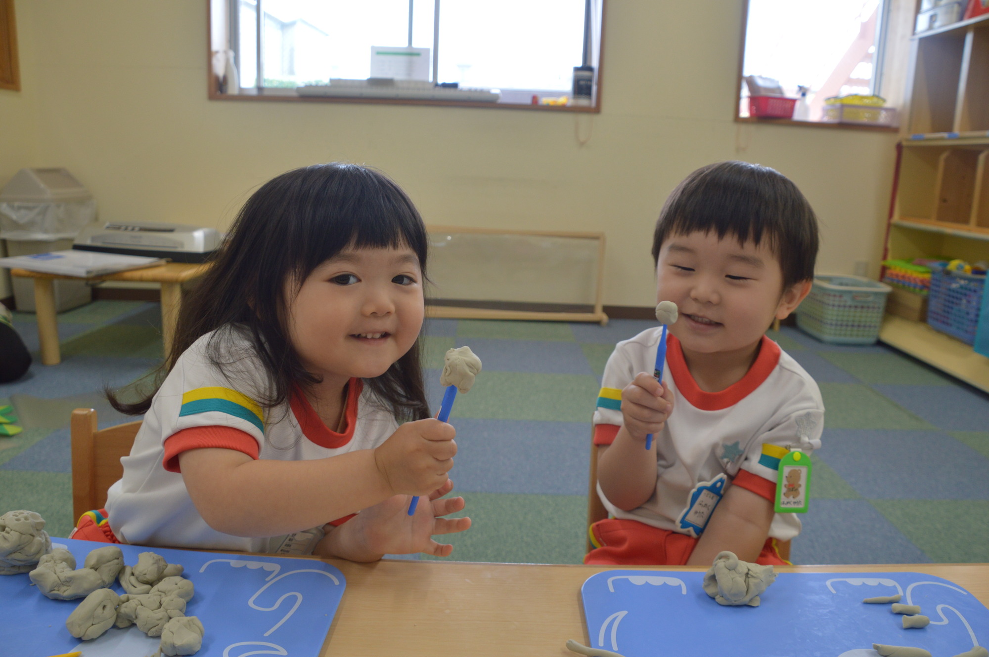 つぼみ組 粘土遊びをしました エムポリアムこども園のblog