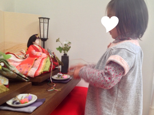 雛人形 触る