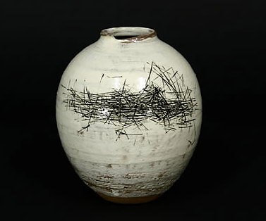 27-08:八木一夫 黒絵花壺 : 骨董・古美術品オークション 古裂會 27-08:八木一夫 黒絵花壺 : 骨董・古美術品オークション 古裂會