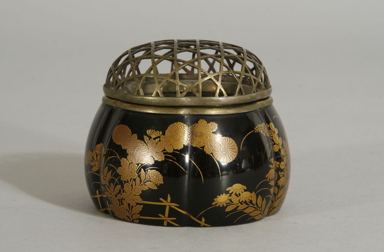 秋草蒔絵阿古陀香炉 : 骨董・古美術品オークション 古裂會