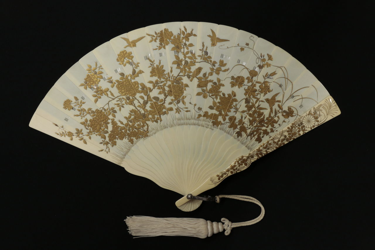 御下賜象牙菊紋蒔絵扇子 : 骨董・古美術品オークション 古裂會 ＜今日