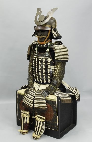 明珍家次銘 白絲縅伊予札二枚胴具足 オークション出品作品 明珍家次銘 白絲縅伊予札二枚胴具足 オークション出品作品