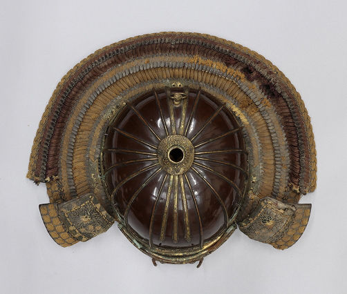 鉄黒漆塗十六間総覆輪阿古陀形筋兜 : 骨董・古美術品オークション 古裂