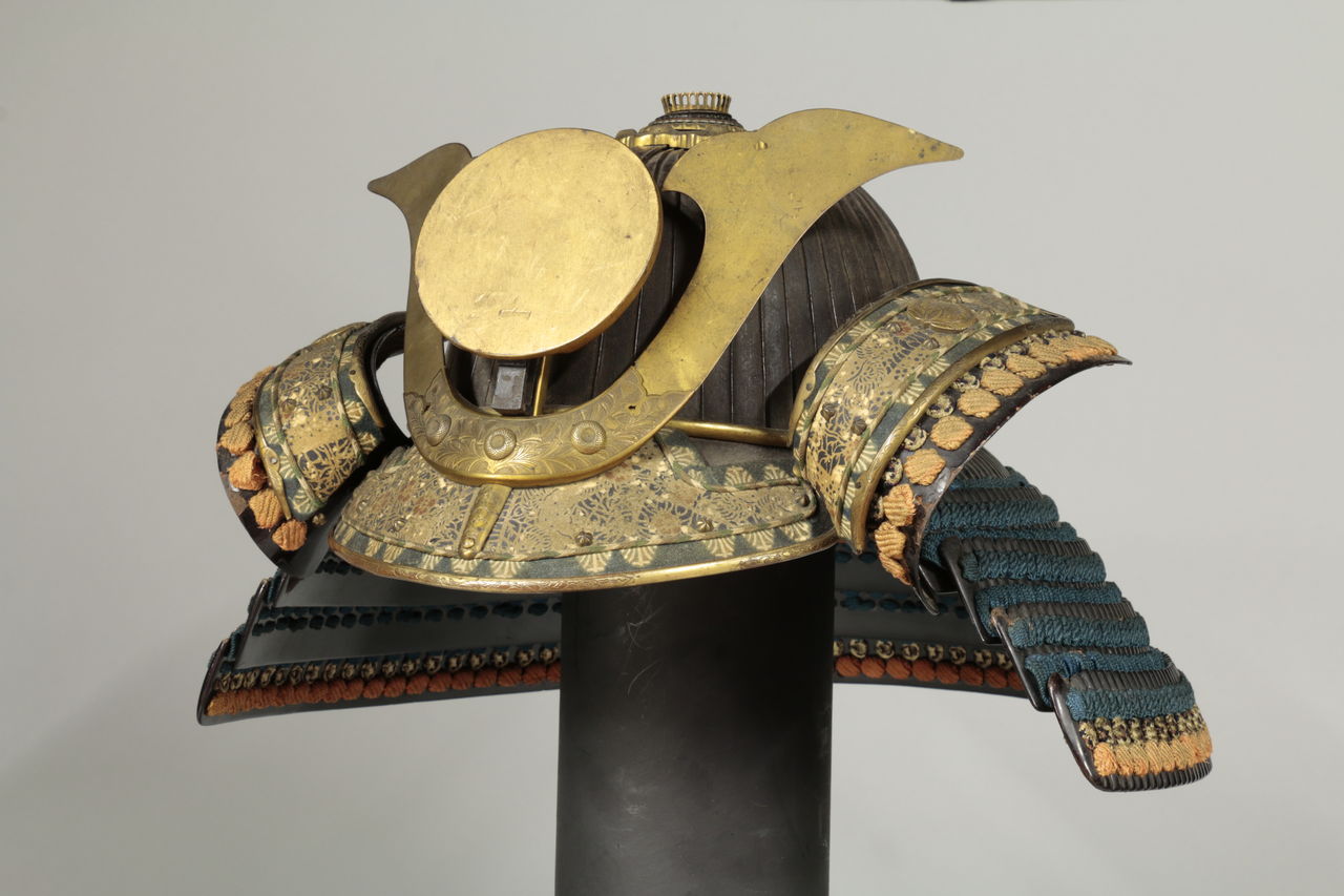 骨董・古美術品オークション　古裂會   　　　 ＜今日の逸品＞	  五十二間筋兜 Helmet (52-ken Suji-kabuto)	コメント