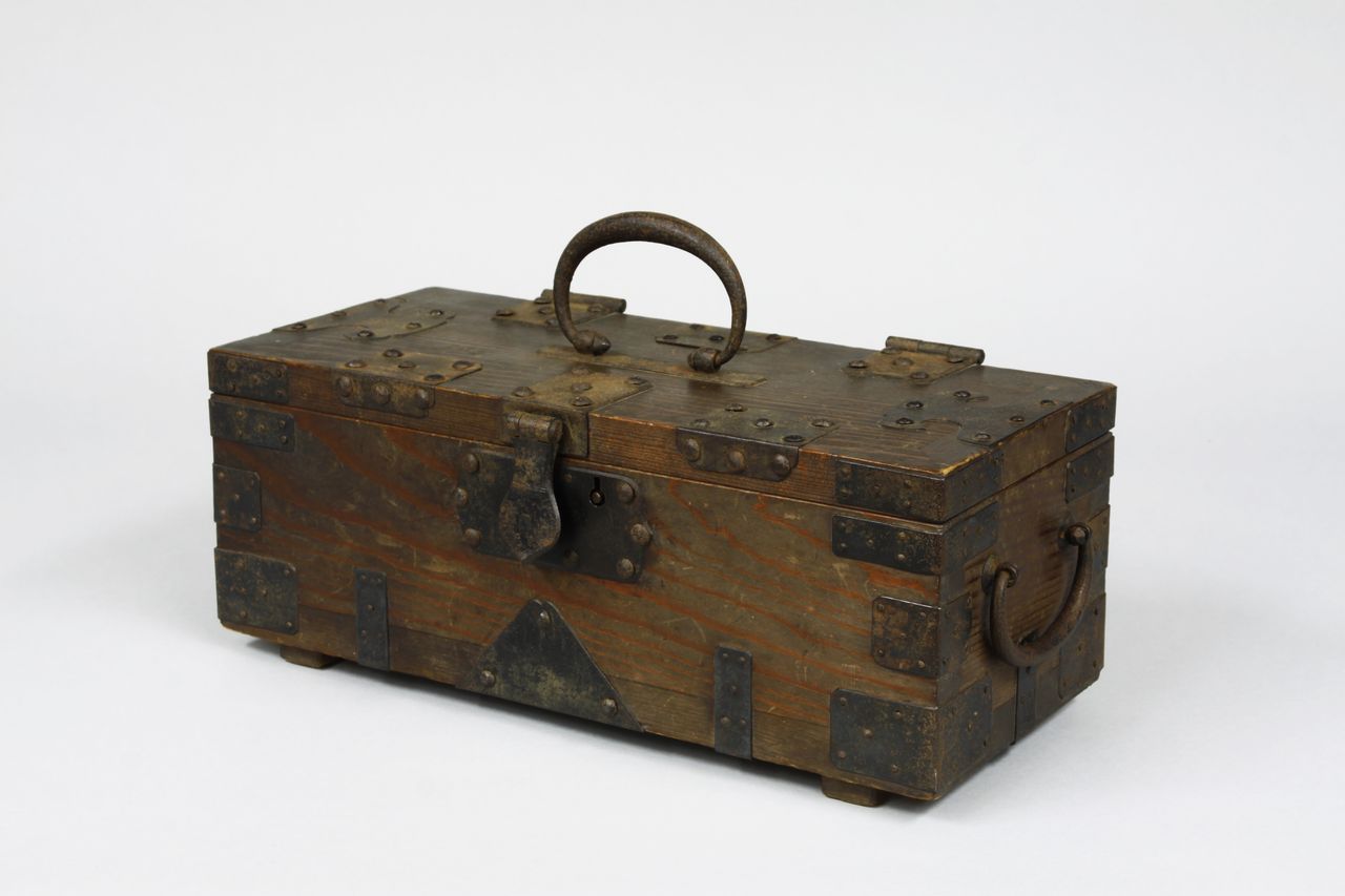 千両箱 ・ 鉄造からくり錠 : 骨董・古美術品オークション 古裂會