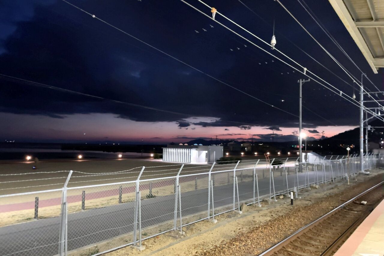 夕暮れ時のjr須磨駅の風景21年2月 Kohの写真館 夕暮れ時のjr須磨駅の風景21年2月 Kohの写真館