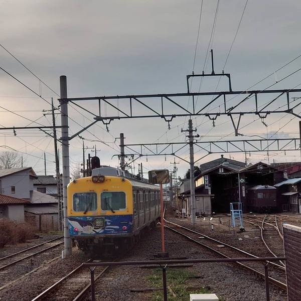 010954