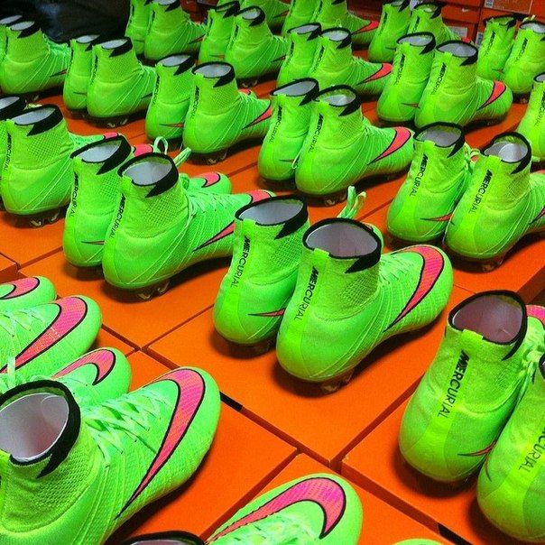 NIKE マーキュリアルヴェイパースーパーフライ4 CR7に新色登場