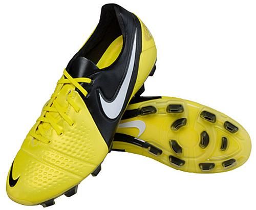 NIKE CTR360マエストリ３ SG-PRO-