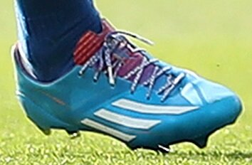 海外にもF50アディゼロ4を未だに履いてるプロサッカー選手がいる件