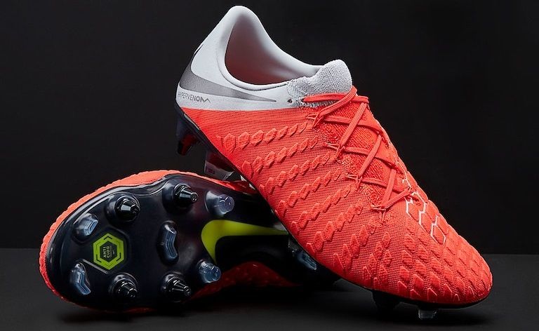 ナイキ2018 新型アンチクロッグトラクションSG-PROソールが登場