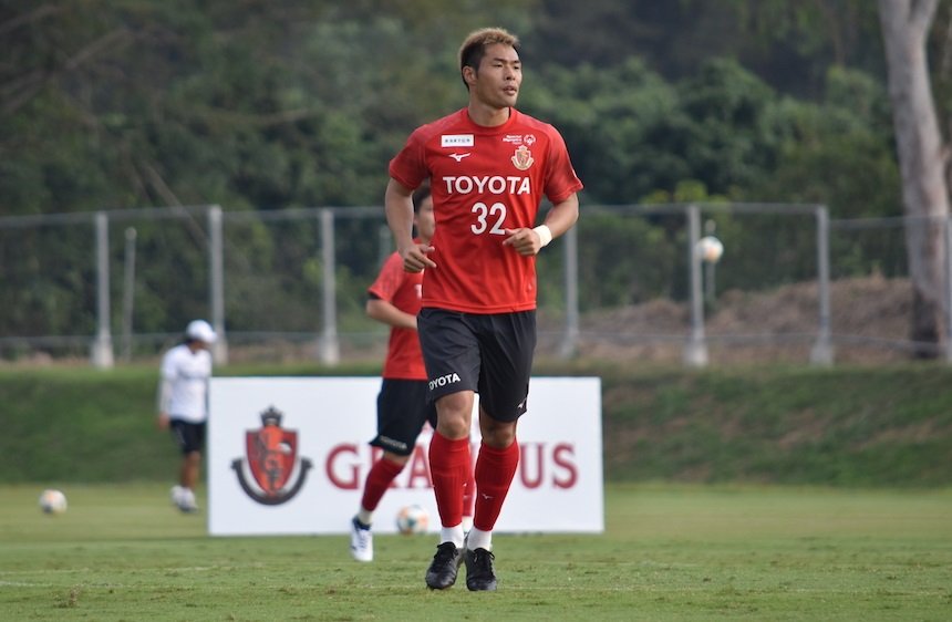 名古屋FW赤﨑秀平が着用するブラックアウトスパイクはミズノのレビュラ