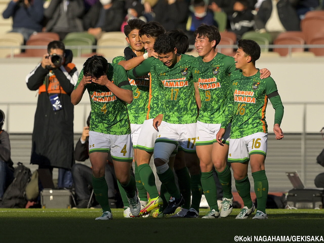 青森山田サッカー　トレーニングウェアー