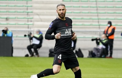 セルヒオ・ラモスがPSGデビュー戦で履いていたスパイクは？ミズノの