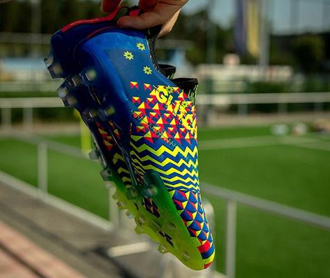 2018W杯】 アディダス 新型 GLITCH 2.0 Patriotic Pack 登場