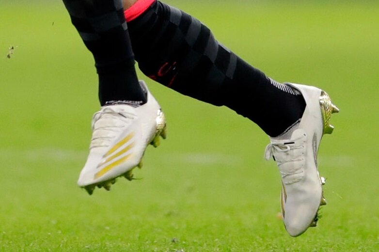 Fwサラーがリバプールでの公式戦100ゴール達成記念スペシャルスパイクを着用 Kohei S Blog サッカースパイク情報ブログ