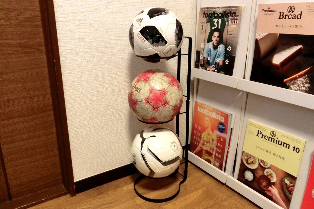 3つのサッカーボールをスッキリ収納する方法 ボールスタンドが便利すぎる Kohei S Blog サッカースパイク情報ブログ