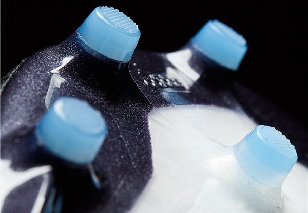 黒×ピンク】 新色 エース17+ ピュアコントロール FG/AG 海外で登場