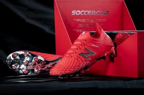 ニューバランス×SOCCER.com 限定コラボのテケラV2 PRO FG 登場