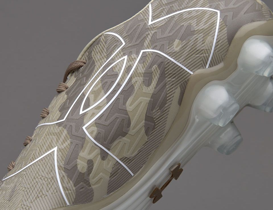 アンダーアーマー サッカースパイク 【迷彩柄のCAMO PACK