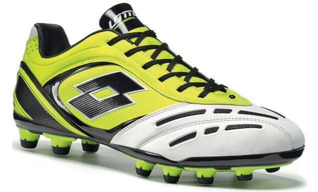 ポーランド代表 DFチアゴ・チョネクがLotto(ロット)の新型スパイクを