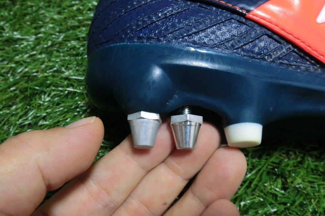 アンブロスパイクの取替え式スタッドが一部店舗で単品市販開始