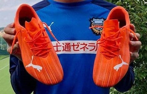 アグエロが履いているPUMAスパイク「特注ウルトラ1.1」の特別 アグエロが履いているPUMAスパイク「特注ウルトラ1.1」の特別