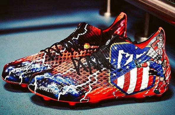 グリーズマンがマドリードダービーでカスタムペイントのPUMA