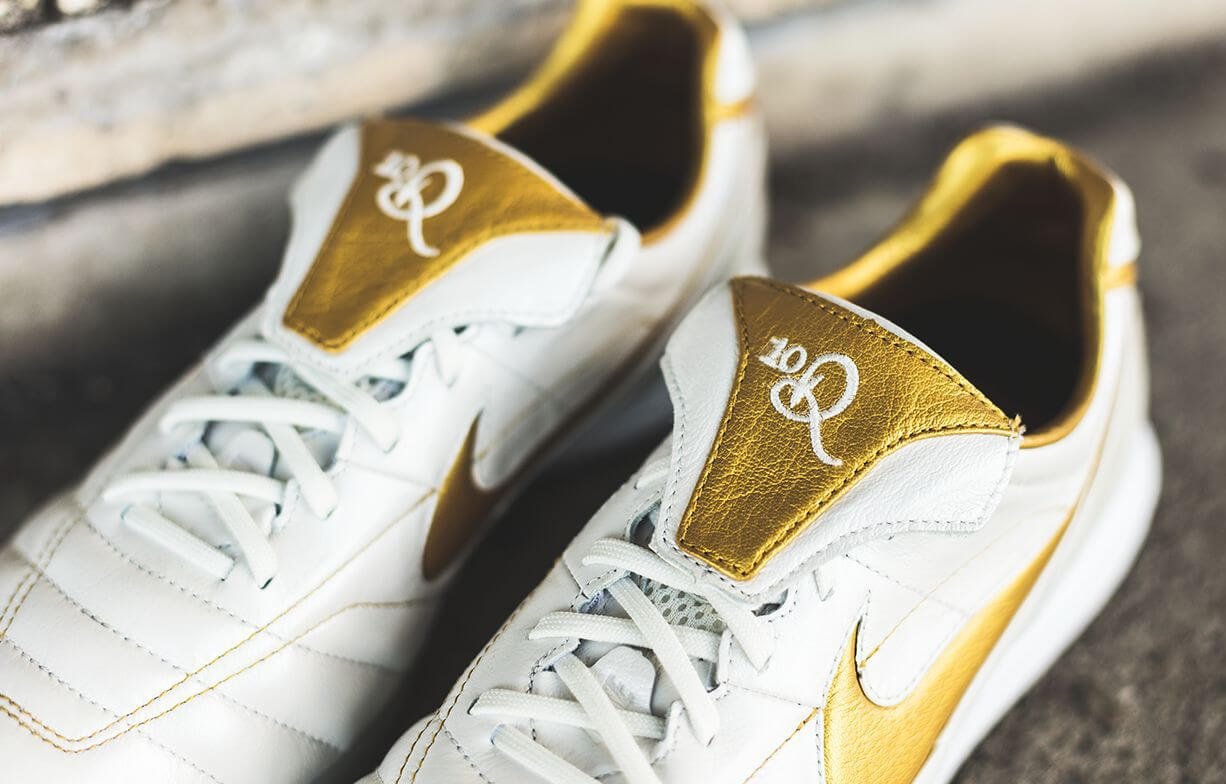 国内ゲリラ発売】 NIKE エアレジェンドR10 FG ロナウジーニョ 国内ゲリラ発売】 NIKE エアレジェンドR10 FG ロナウジーニョ