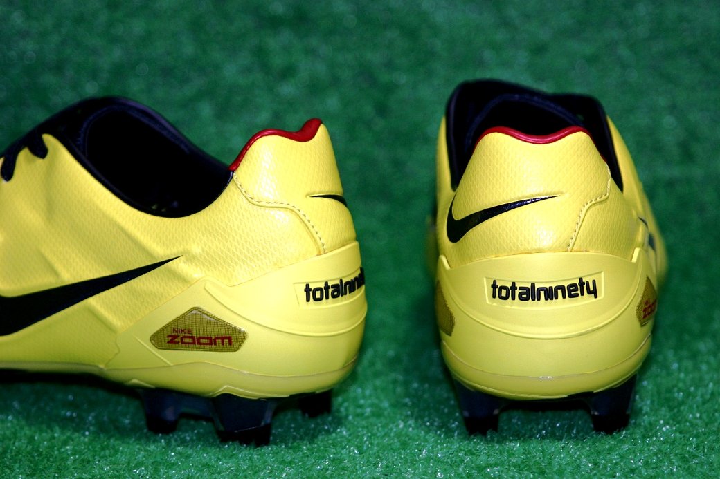 ナイキ　トータル90レーザー NIKE ナイキ トータル90 レーザー III HG-B(ブラック×グリーン