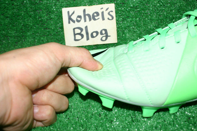 CTRマエストリ　FG 25cm ナイキ復刻版スパイク「CTR360マエストリ3 FG SE」が限定発売