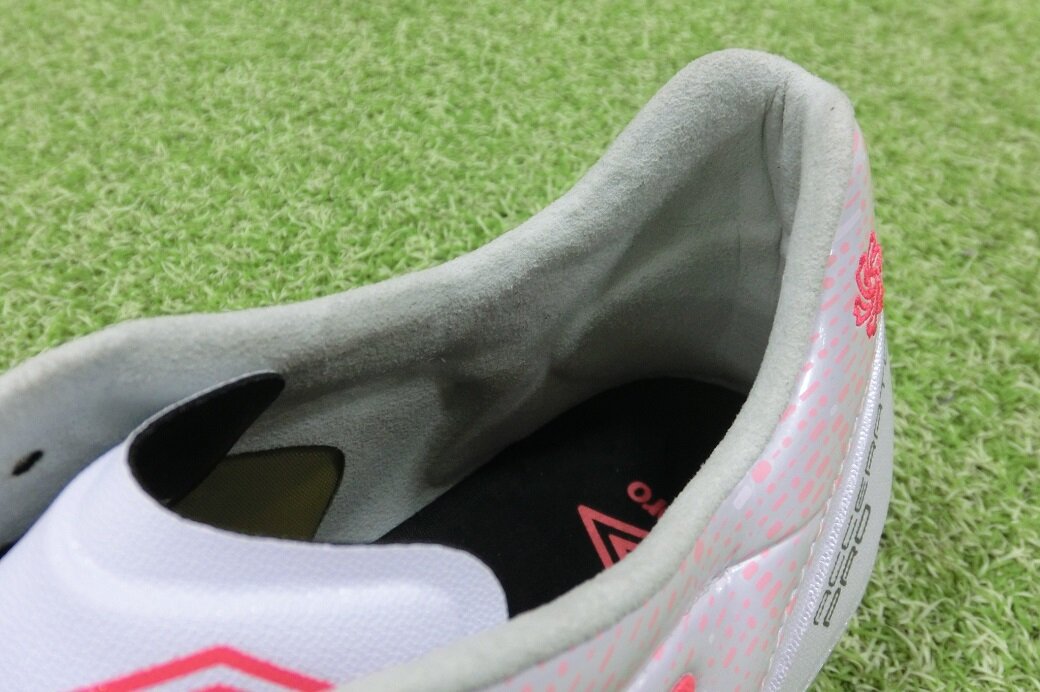 柴崎岳の特別仕様スパイク、UMBRO「アクセレイタープロMIX」を