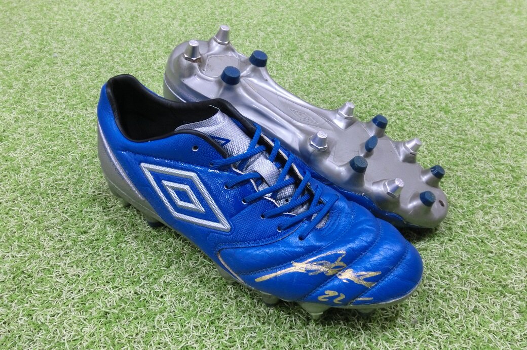 柴崎岳の特別仕様スパイク、UMBRO「アクセレイタープロMIX」を