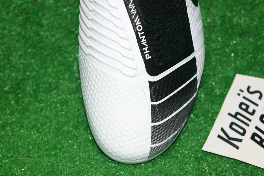 ナイキ ファントムヴェノムエリート FG (AZT90 II) 機能性まとめ