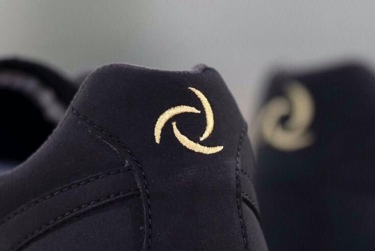 ヒュンメル×RODAコラボ第3弾「アピカーレEC αPG」別注ブラックアウト