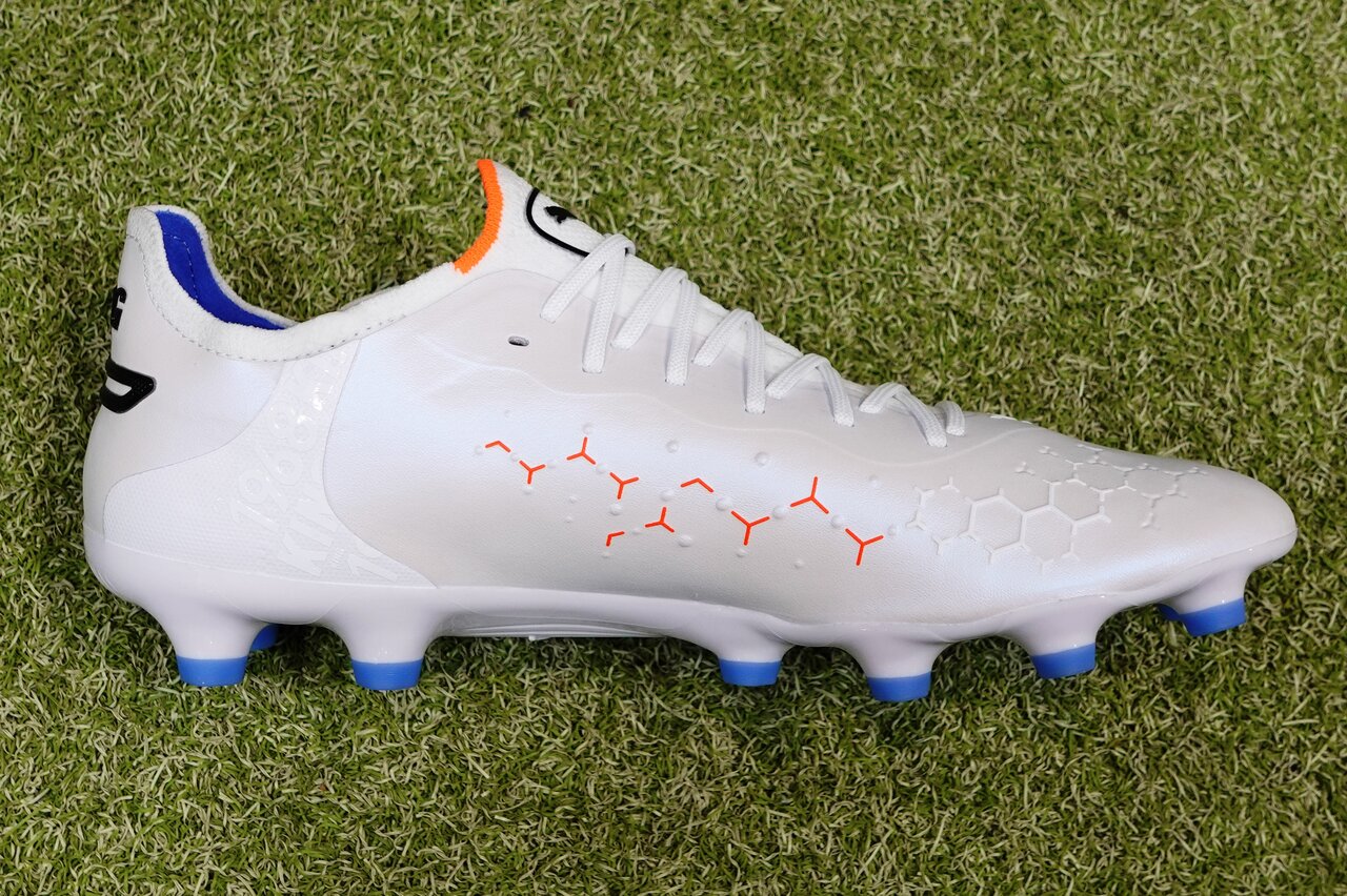 PUMA新作スパイク登場「キングアルティメットHG/AG」 : Kohei's