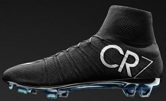 ナイキ マーキュリアル スーパーフライ FG CR7 ブラックカラー新色