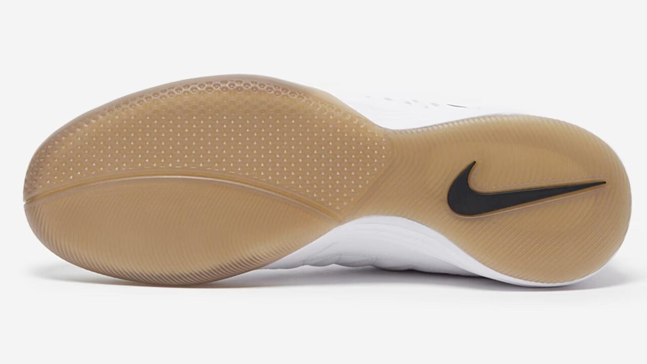 Nike フットサルシューズ クリーム色 ナイキフットサルシューズ新色！2023年10月発売の新色がイイ色