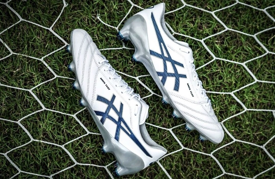 新品　激レア　W杯限定カラー　アシックス　DSライト X-FLY 4 25cm DSライトX-FLY4が30%OFFの値下げセール開始！黒×金カラー