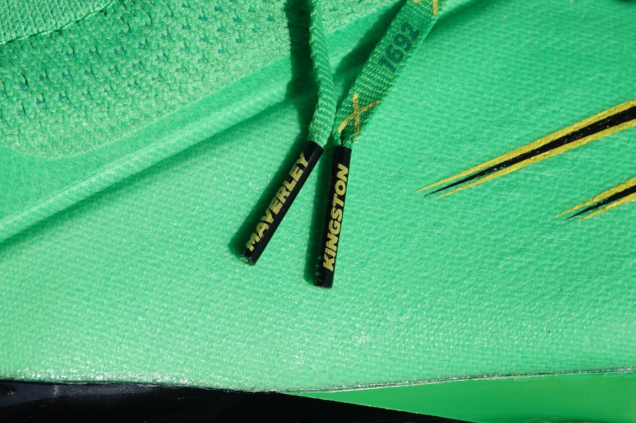 イングランド代表スターリングのシグネチャースパイクがニューバランス