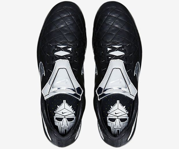 値下げNIKE ティエンポレジェンド　トッティ　3000足限定　シリアルナンバー 値下げNIKE ティエンポレジェンド トッティ 3000足限定 シリアル