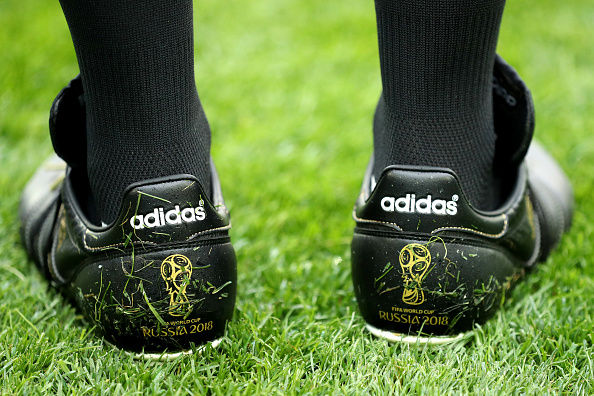 イラン 1-0 モロッコ戦の主審が履いていたスパイク(コパムンディアル