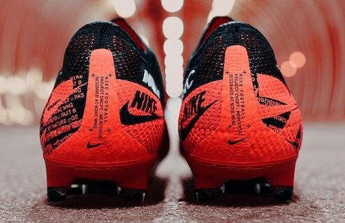 マーキュリアルヴェイパー13エリートFG 限定カラー KAMOで発売