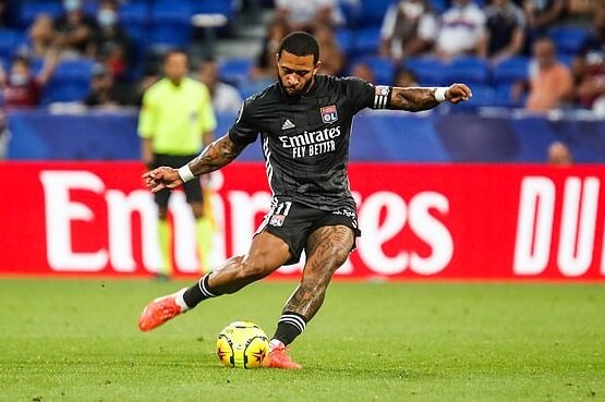 メンフィス・デパイ　リヨン リヨンFWメンフィス・デパイが着用する特別仕様のUAスパイク