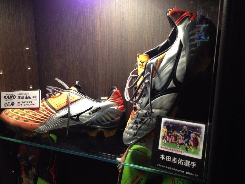 本田圭佑選手の実際にゲームで使用した左足スパイク サイン入り 本田圭佑選手の実際にゲームで使用した左足スパイク サイン入り
