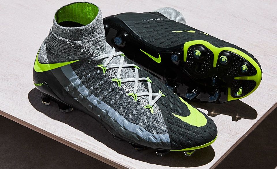 Air Max Day】 ナイキ サッカースパイク Revolution Pack 正式公開