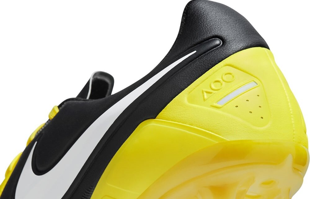 ナイキ復刻版スパイク「CTR360マエストリ3 FG SE」が限定発売