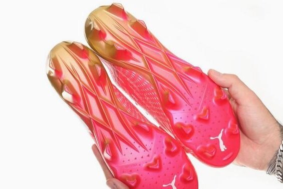 FWグリーズマン フランス代表通算100キャップを記念した